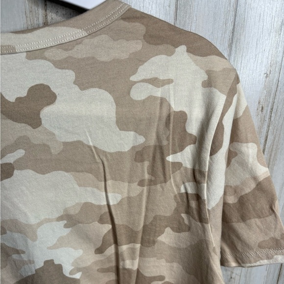 Old Navy Camouflage V-Neck T-Shirt OLD NAVY NWT Size XXL Camo 100% Cotton - Picture 10 of 12